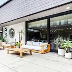 Luxe Sunset Boulevard Hotel 