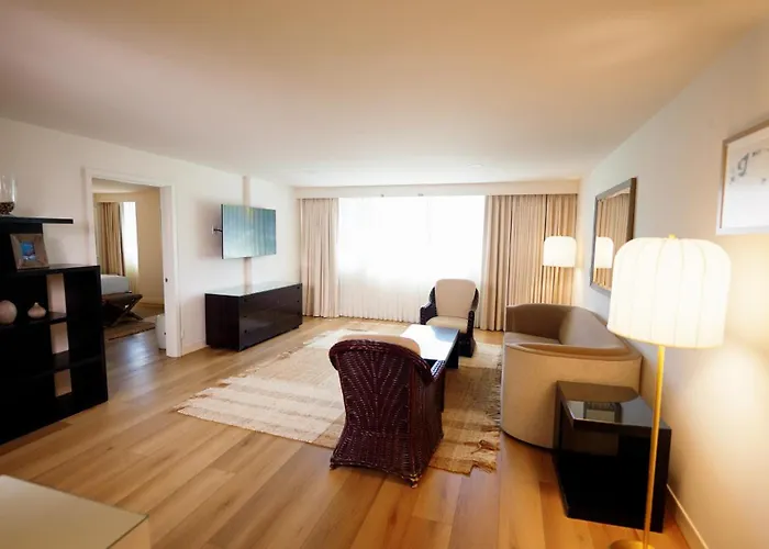 Luxe Sunset Boulevard Hotel