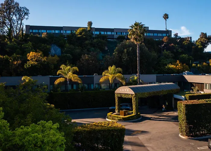 Luxe Sunset Boulevard Hotel